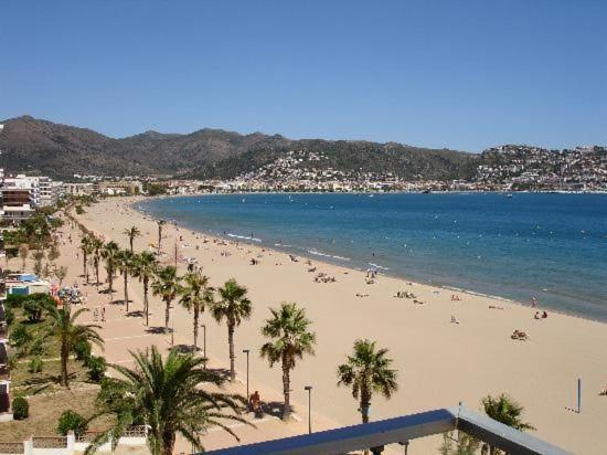 Apartment Playa La Perola Roses